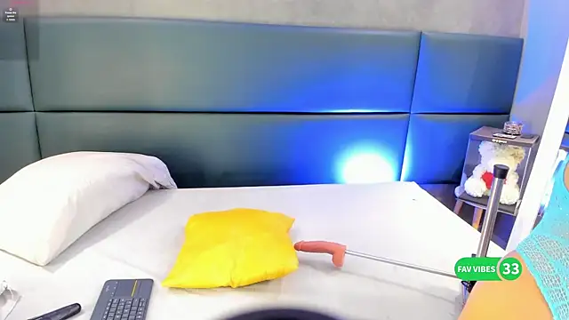 alexamonroe  online show from 09/28/25, 05:40