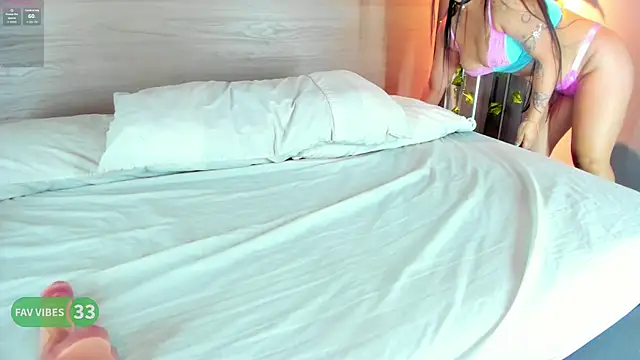 alexamonroe  online show from 10/22/25, 09:58