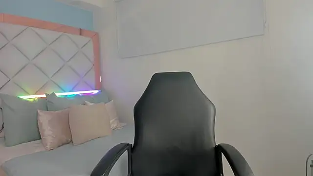 molly gomezz online show from 10/07/25, 10:29