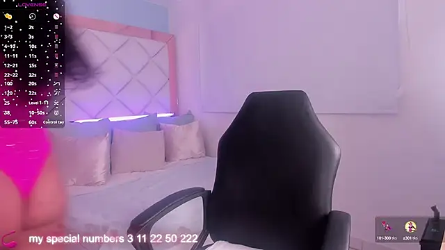 molly gomezz online show from 10/11/25, 01:42