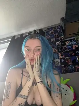 Snapshot of Bluetingx chatting on 10/30/25, 10:49 Bluetingx online show from 10/30/25, 10:49