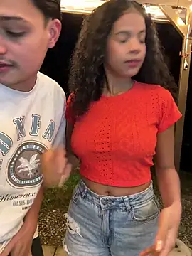 Snapshot of Rose-andres chatting on 09/26/25, 11:42 Rose-andres online show from 09/26/25, 11:42