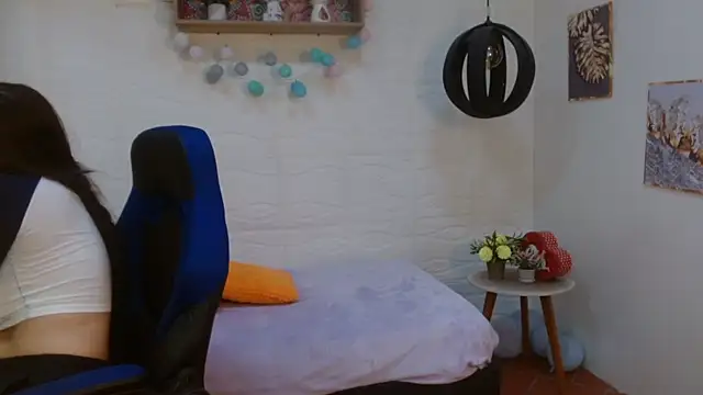 tulunaroja online show from 10/14/25, 08:53