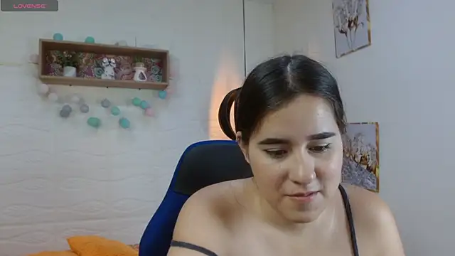 tulunaroja online show from 10/24/25, 07:54