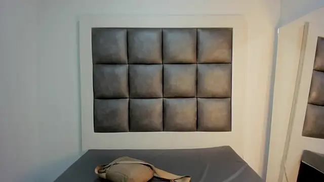 Snapshot of Mia_lopez__ chatting on 09/16/25, 01:01 Mia lopez   online show from 09/16/25, 01:01