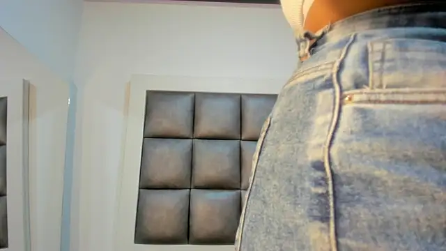 Snapshot of Mia_lopez__ chatting on 09/18/25, 12:29 Mia lopez   online show from 09/18/25, 12:29