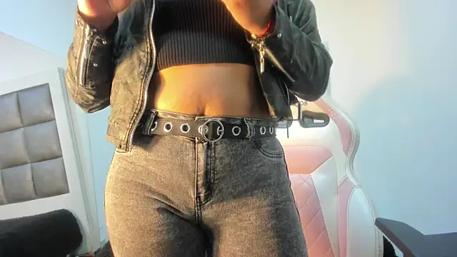 Snapshot of Mia_lopez__ chatting on 09/19/25, 01:12 Mia lopez   online show from 09/19/25, 01:12