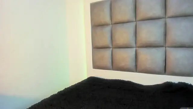 Snapshot of Mia_lopez__ chatting on 09/30/25, 01:27 Mia lopez   online show from 09/30/25, 01:27