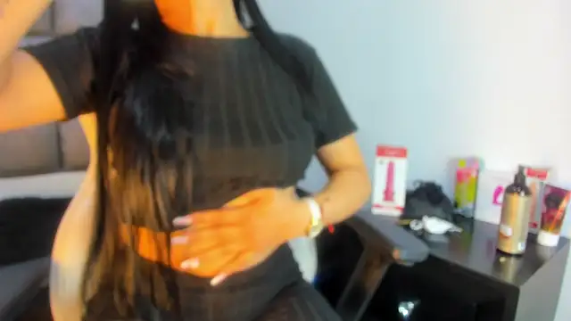 Snapshot of Mia_lopez__ chatting on 10/07/25, 12:57 Mia lopez   online show from 10/07/25, 12:57