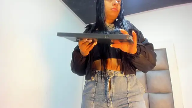 Snapshot of Mia_lopez__ chatting on 10/10/25, 01:21 Mia lopez   online show from 10/10/25, 01:21