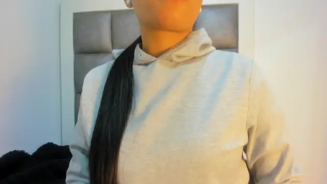 Snapshot of Mia_lopez__ chatting on 10/17/25, 11:57 Mia lopez   online show from 10/17/25, 11:57