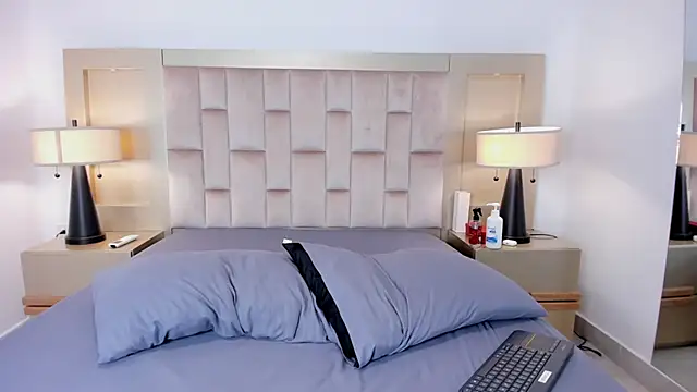 Milan LewisS online show from 09/24/25, 07:06