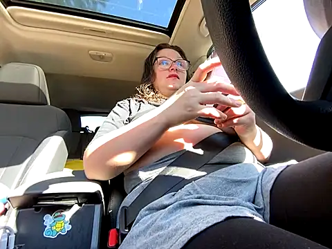 Snapshot of GirlSquirt chatting on 10/03/25, 02:03 GirlSquirt online show from 10/03/25, 02:03