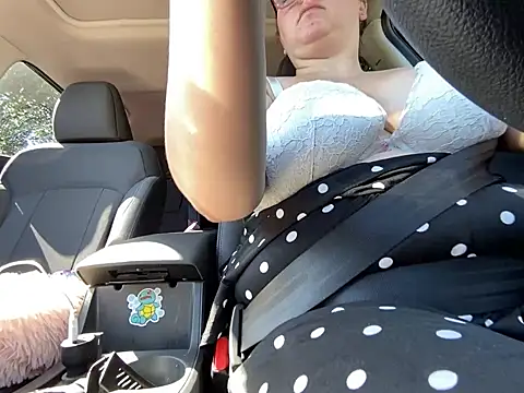 Snapshot of GirlSquirt chatting on 10/05/25, 05:11 GirlSquirt online show from 10/05/25, 05:11