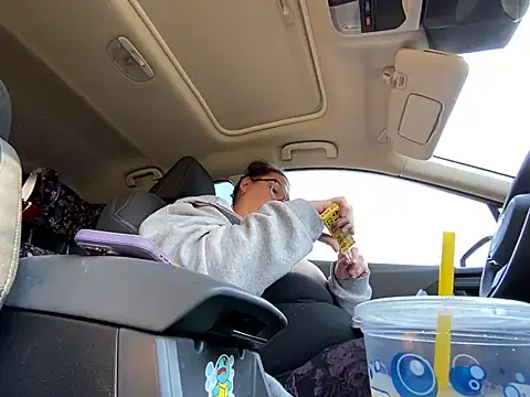 Snapshot of GirlSquirt chatting on 11/02/25, 07:05 GirlSquirt online show from 11/02/25, 07:05