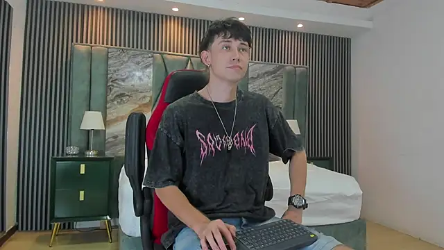 Michael blue online show from 10/09/25, 08:18