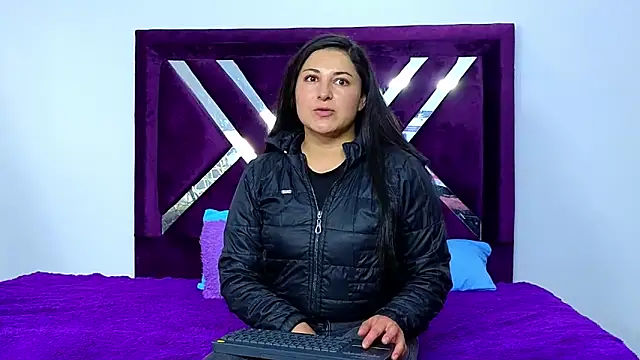 cuteeimy online show from 11/18/25, 09:30