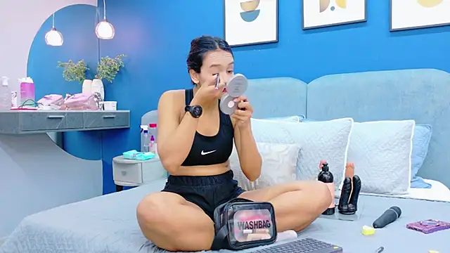 Snapshot of lixie_peyton chatting on 11/26/25, 12:17 lixie peyton online show from 11/26/25, 12:17