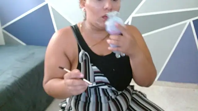 Snapshot of Yera_carey chatting on 11/23/25, 12:05 Yera carey online show from 11/23/25, 12:05