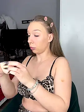 Snapshot of AlysonHuxley_ chatting on 09/09/25, 05:12 AlysonHuxley online show from 09/09/25, 05:12