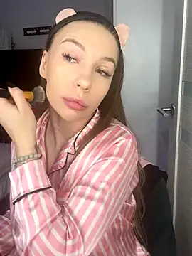 Snapshot of AlysonHuxley_ chatting on 09/19/25, 09:15 AlysonHuxley online show from 09/19/25, 09:15