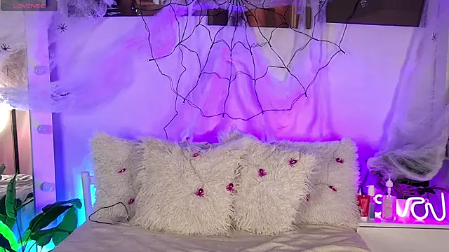 Snapshot of AlysonHuxley_ chatting on 10/30/25, 05:24 AlysonHuxley online show from 10/30/25, 05:24