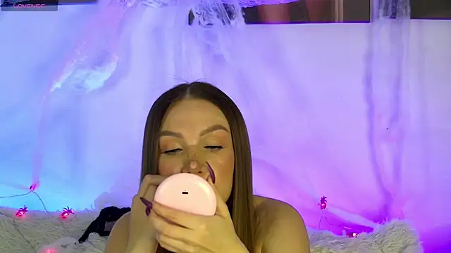 Snapshot of AlysonHuxley_ chatting on 11/03/25, 05:03 AlysonHuxley online show from 11/03/25, 05:03