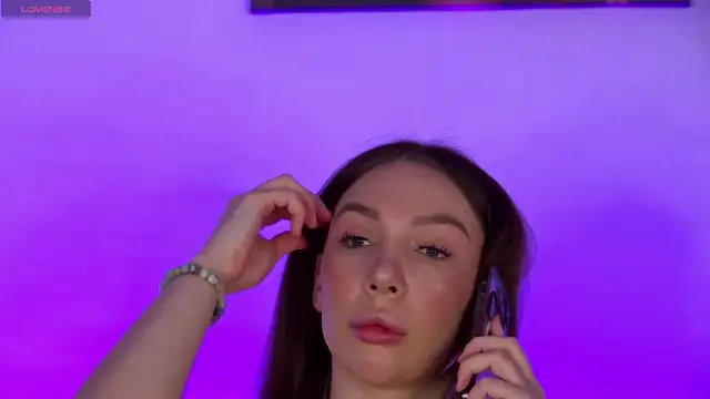 Snapshot of AlysonHuxley_ chatting on 11/09/25, 04:27 AlysonHuxley online show from 11/09/25, 04:27