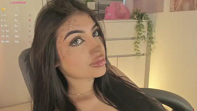 EmmyKenner online show from 10/31/25, 11:44