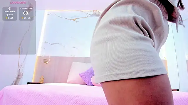 Snapshot of susan_elliot chatting on 11/28/25, 11:46 susan elliot online show from 11/28/25, 11:46