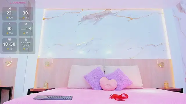 Snapshot of susan_elliot chatting on 12/03/25, 12:03 susan elliot online show from 12/03/25, 12:03