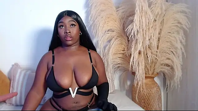 Snapshot of XYOMARAWILD chatting on 10/13/25, 08:53 XYOMARAWILD online show from 10/13/25, 08:53