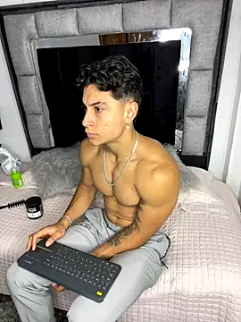 Snapshot of MR_MUSCLE chatting on 10/31/25, 11:44 MR MUSCLE online show from 10/31/25, 11:44