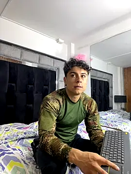 Snapshot of MR_MUSCLE chatting on 11/11/25, 11:54 MR MUSCLE online show from 11/11/25, 11:54