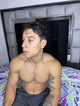 Snapshot of MR_MUSCLE chatting on 11/14/25, 11:31 MR MUSCLE online show from 11/14/25, 11:31