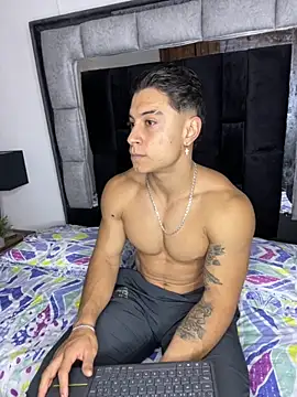 Snapshot of MR_MUSCLE chatting on 11/16/25, 12:00 MR MUSCLE online show from 11/16/25, 12:00