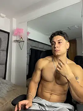 Snapshot of MR_MUSCLE chatting on 11/19/25, 12:05 MR MUSCLE online show from 11/19/25, 12:05