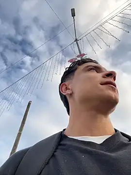 Snapshot of MR_MUSCLE chatting on 11/25/25, 11:32 MR MUSCLE online show from 11/25/25, 11:32