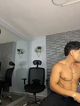 Snapshot of MR_MUSCLE chatting on 12/14/25, 08:24 MR MUSCLE online show from 12/14/25, 08:24