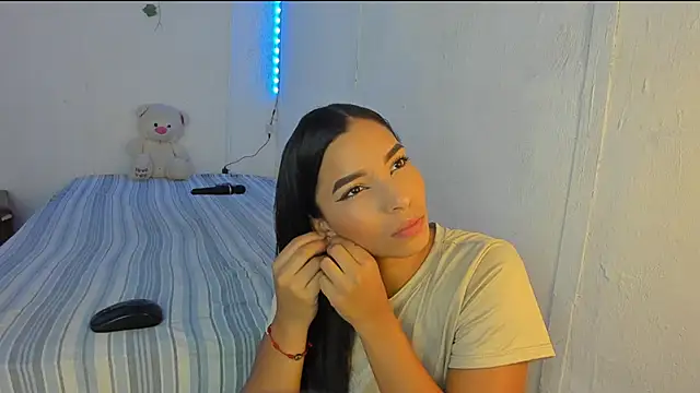 Snapshot of PureFire20 chatting on 11/20/25, 03:23 PureFire20 online show from 11/20/25, 03:23