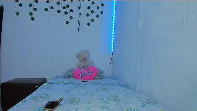 Snapshot of PureFire20 chatting on 12/01/25, 11:37 PureFire20 online show from 12/01/25, 11:37