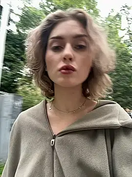 Snapshot of KellyKeler chatting on 09/18/25, 12:51 KellyKeler online show from 09/18/25, 12:51