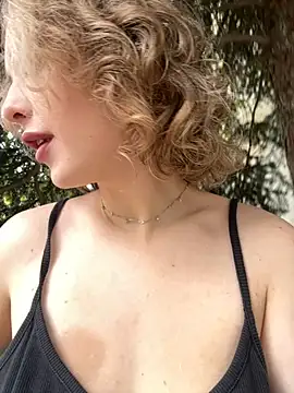 Snapshot of KellyKeler chatting on 09/19/25, 11:11 KellyKeler online show from 09/19/25, 11:11