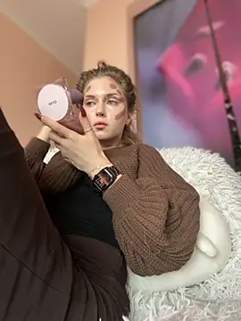 Snapshot of KellyKeler chatting on 10/24/25, 11:28 KellyKeler online show from 10/24/25, 11:28