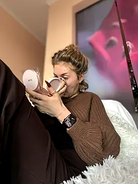 Snapshot of KellyKeler chatting on 10/27/25, 10:52 KellyKeler online show from 10/27/25, 10:52