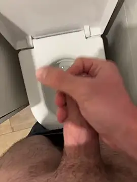 Snapshot of hugehairycock_98 chatting on 11/30/25, 10:36 hugehairycock 98 online show from 11/30/25, 10:36