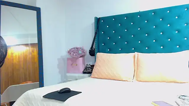 Snapshot of KimScarleth chatting on 12/17/25, 02:45 KimScarleth online show from 12/17/25, 02:45