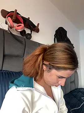 AllieYourGirl online show from 12/05/25, 06:48