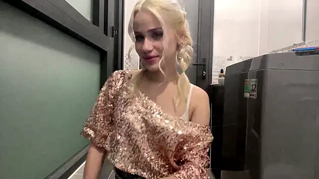 Snapshot of fancy_angel chatting on 12/16/25, 01:27 fancy angel online show from 12/16/25, 01:27