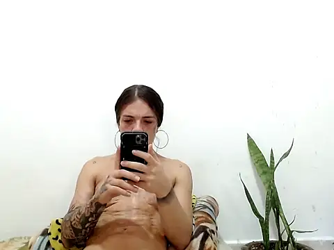 Snapshot of saara_johnson496 chatting on 10/22/25, 12:05 saara johnson496 online show from 10/22/25, 12:05